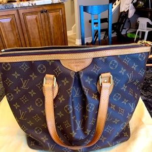 Louis Vuitton medium bag